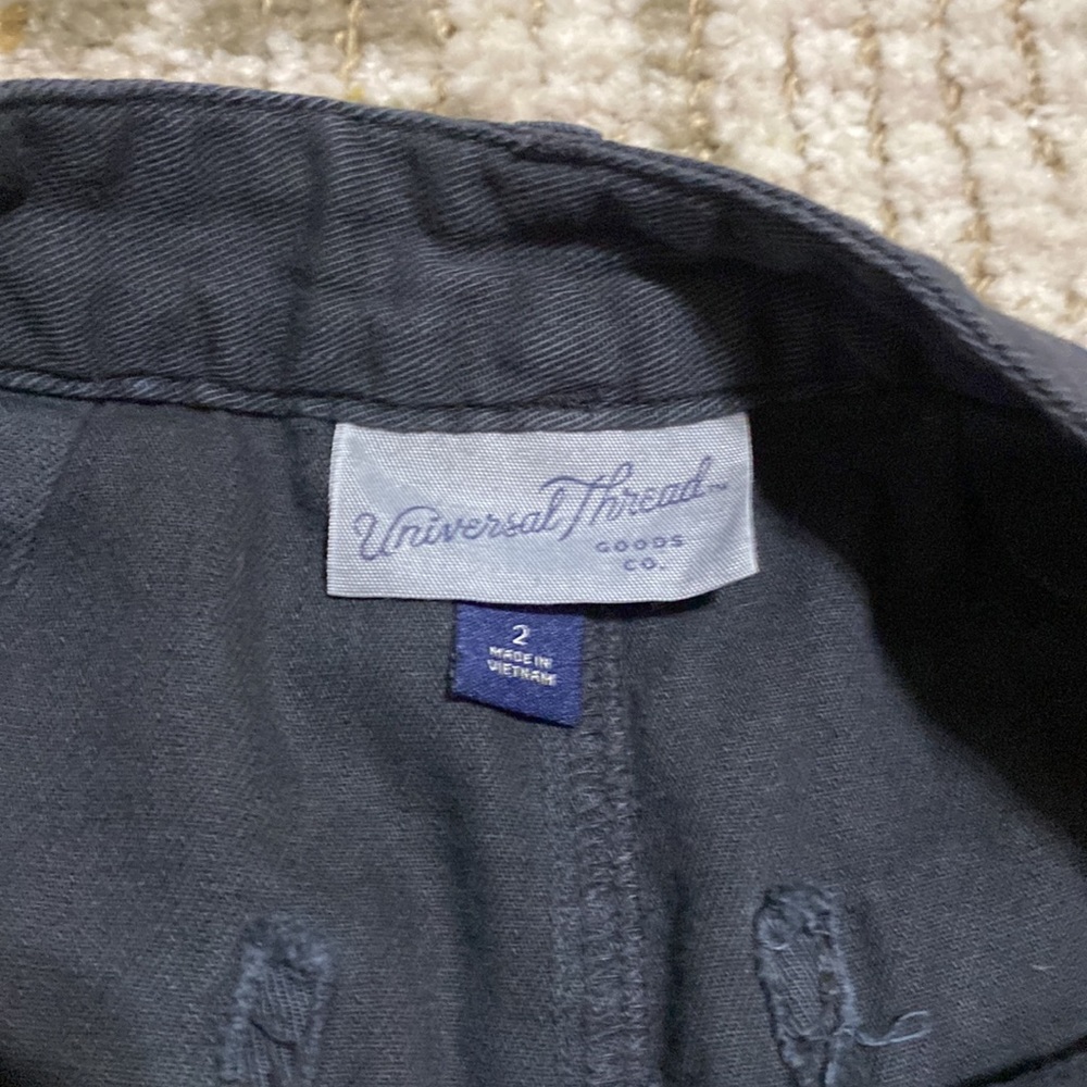 universal thread cargo shorts - Picture 2 of 3